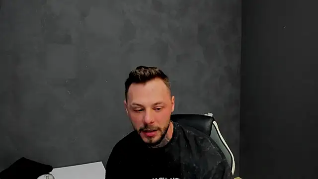 Snapshot of BrianHunts chatting on February 19, 2025, 5:49 am BrianHunts online show from February 19, 2025, 5:49 am