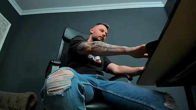 Snapshot of BrianHunts chatting on March 7, 2026, 5:03 am BrianHunts online show from March 7, 2026, 5:03 am