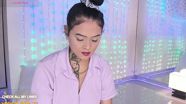 Snapshot of ohyesly_ chatting on September 23, 2025, 11:17 am ohyesly online show from September 23, 2025, 11:17 am