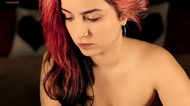 Snapshot of Daphne_Moss chatting on March 29, 2026, 1:13 pm Daphne Moss online show from March 29, 2026, 1:13 pm