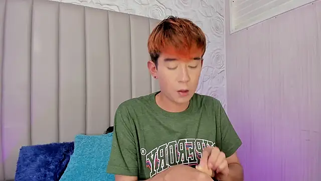 Snapshot of Chris_boy_ chatting on June 19, 2026, 1:50 pm Chris boy online show from June 19, 2026, 1:50 pm