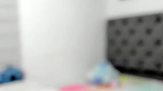 Elizabeth 18  online show from December 5, 2025, 3:05 am