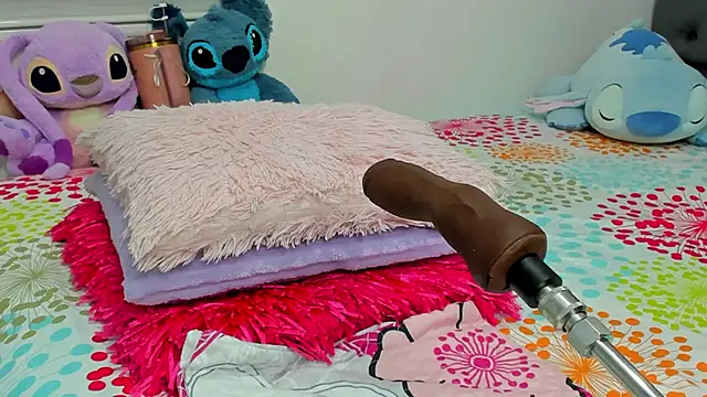 Elizabeth 18  online show from November 30, 2025, 3:07 am