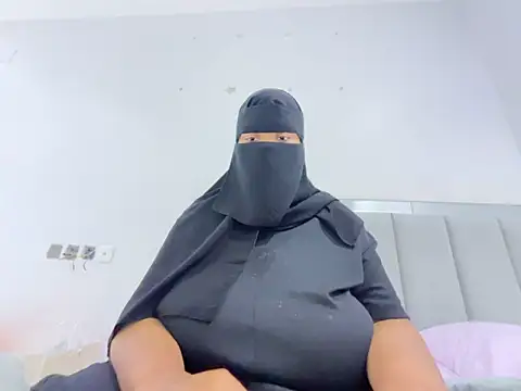Snapshot of Submissive_Arab chatting on February 13, 2025, 11:26 pm Submissive Arab online show from February 13, 2025, 11:26 pm