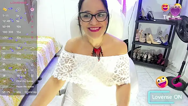 Chanel Doll  online show from October 30, 2025, 10:02 am