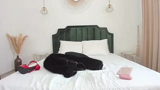 Snapshot of xLorenna chatting on January 10, 2026, 11:05 am xLorenna online show from January 10, 2026, 11:05 am