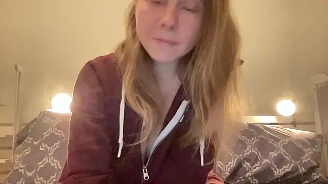 SweetLucy96 online show from December 19, 2024, 5:40 pm