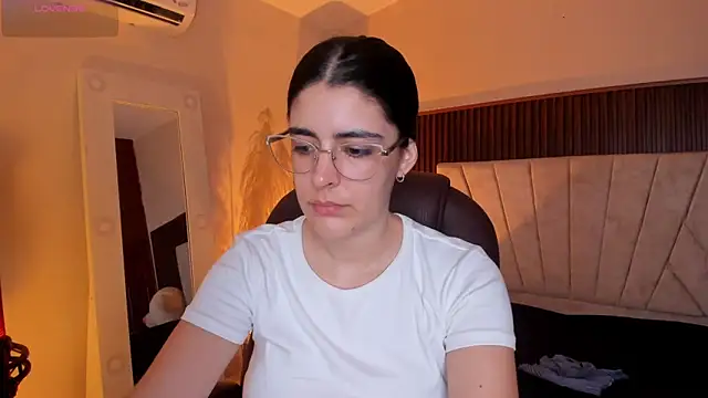 Snapshot of _Niah_ chatting on March 26, 2026, 8:51 pm Niah online show from March 26, 2026, 8:51 pm