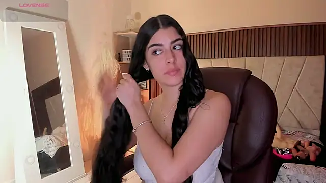 Snapshot of _Niah_ chatting on October 13, 2025, 8:43 pm Niah online show from October 13, 2025, 8:43 pm