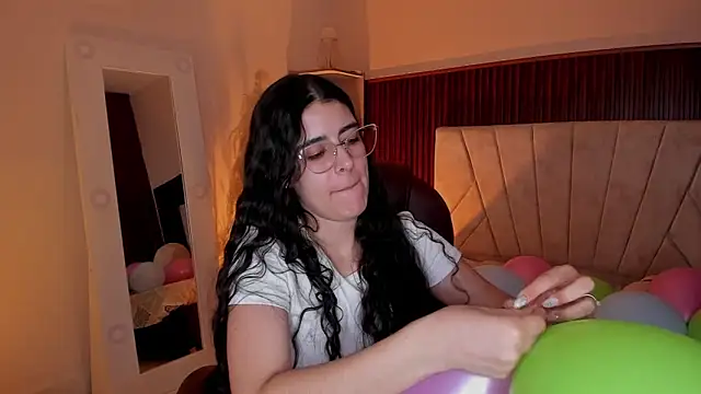 Snapshot of _Niah_ chatting on April 7, 2026, 9:05 pm Niah online show from April 7, 2026, 9:05 pm