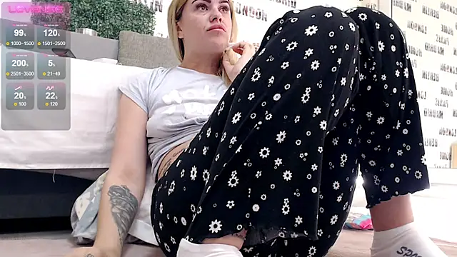 sweetdaiana23 online show from March 21, 2025, 12:40 am