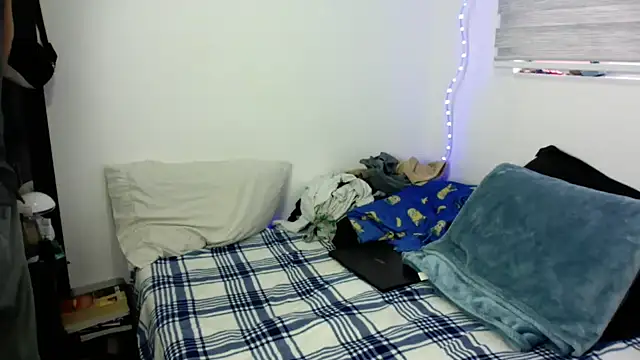 sorry-mom69 online show from September 18, 2025, 9:51 pm