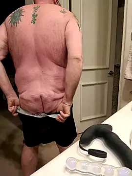 Snapshot of mrwizard4570 chatting on March 7, 2026, 8:32 am mrwizard4570 online show from March 7, 2026, 8:32 am