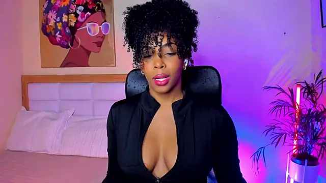 Snapshot of AitanaBrown_ chatting on April 26, 2026, 1:19 pm AitanaBrown online show from April 26, 2026, 1:19 pm