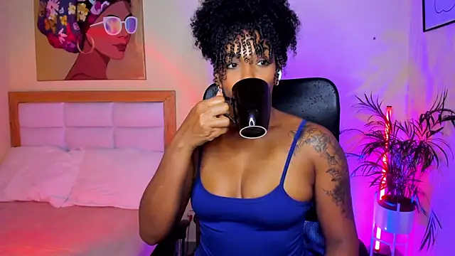 Snapshot of AitanaBrown_ chatting on May 1, 2026, 1:27 pm AitanaBrown online show from May 1, 2026, 1:27 pm