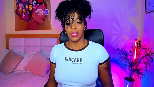 Snapshot of AitanaBrown_ chatting on April 4, 2026, 3:40 pm AitanaBrown online show from April 4, 2026, 3:40 pm