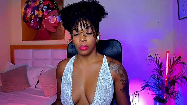 Snapshot of AitanaBrown_ chatting on April 2, 2026, 3:19 pm AitanaBrown online show from April 2, 2026, 3:19 pm