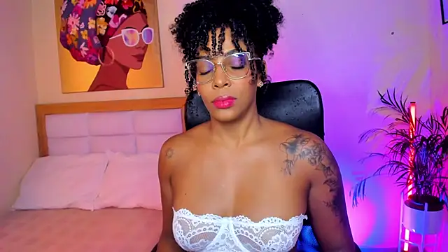 Snapshot of AitanaBrown_ chatting on April 29, 2026, 9:21 pm AitanaBrown online show from April 29, 2026, 9:21 pm