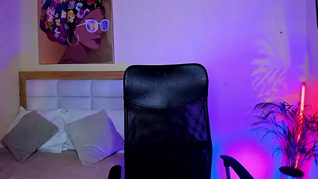 Snapshot of AitanaBrown_ chatting on March 17, 2026, 9:29 pm AitanaBrown online show from March 17, 2026, 9:29 pm