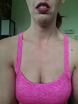 Snapshot of Adrina_Drake chatting on September 17, 2025, 11:18 pm Adrina Drake online show from September 17, 2025, 11:18 pm