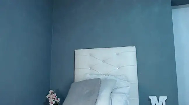 Snapshot of _MoniqueLovay_ chatting on February 23, 2025, 8:33 pm  MoniqueLovay  online show from February 23, 2025, 8:33 pm