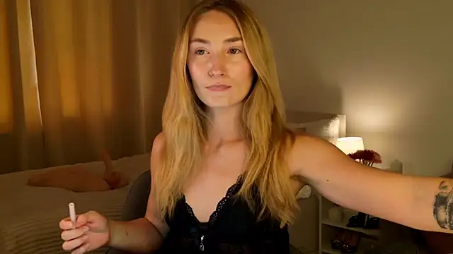 Snapshot of bella__rose chatting on June 18, 2026, 11:26 am bella rose online show from June 18, 2026, 11:26 am