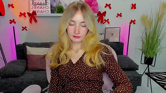 Snapshot of bella__rose chatting on February 18, 2025, 4:14 pm bella rose online show from February 18, 2025, 4:14 pm