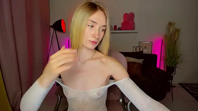 Snapshot of bella__rose chatting on March 2, 2025, 12:25 pm bella rose online show from March 2, 2025, 12:25 pm