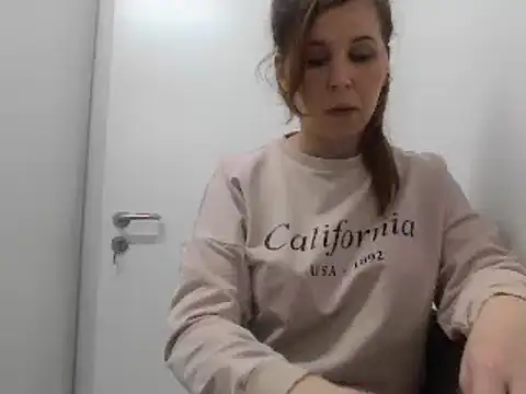 loveis007 online show from February 26, 2025, 8:25 pm