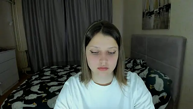 SoniNesti online show from September 18, 2025, 3:26 pm