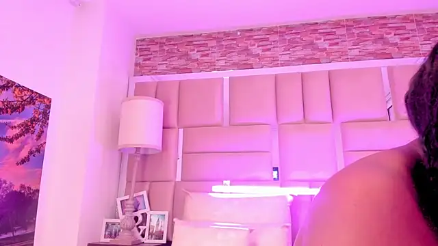 ShaniaBrownn online show from March 18, 2026, 7:48 pm