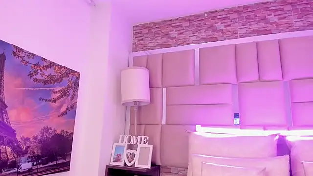 ShaniaBrownn online show from March 3, 2026, 7:43 pm