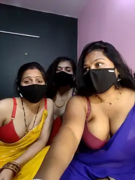 Snapshot of cutee__crazy chatting on February 21, 2026, 2:08 pm cutee crazy online show from February 21, 2026, 2:08 pm