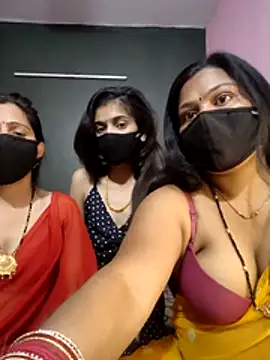 Snapshot of cutee__crazy chatting on February 26, 2026, 2:28 pm cutee crazy online show from February 26, 2026, 2:28 pm