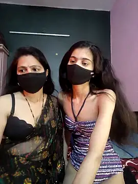 Snapshot of cutee__crazy chatting on February 8, 2026, 12:25 pm cutee crazy online show from February 8, 2026, 12:25 pm