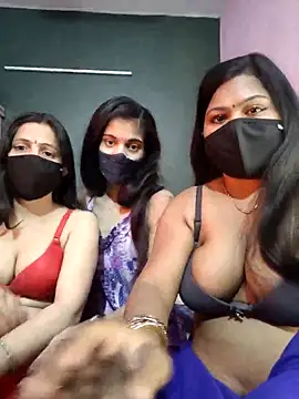 Snapshot of cutee__crazy chatting on January 17, 2026, 2:09 pm cutee crazy online show from January 17, 2026, 2:09 pm