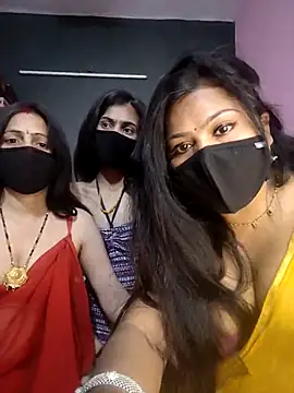 Snapshot of cutee__crazy chatting on February 22, 2026, 12:18 pm cutee crazy online show from February 22, 2026, 12:18 pm