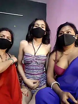 Snapshot of cutee__crazy chatting on February 14, 2026, 2:06 pm cutee crazy online show from February 14, 2026, 2:06 pm