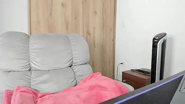 xspecialoomx online show from March 16, 2026, 12:53 pm