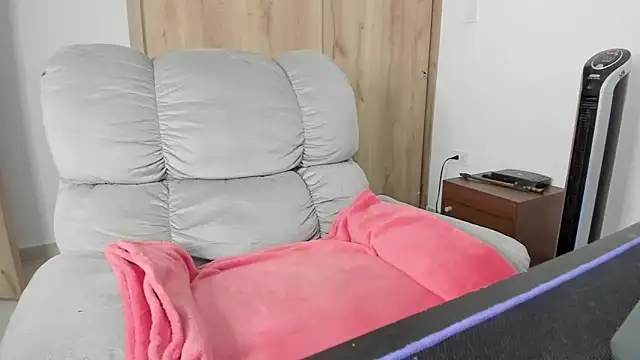 xspecialoomx online show from March 30, 2026, 8:32 pm