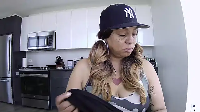 Snapshot of MSweetLindaParks chatting on May 26, 2026, 7:34 pm MSweetLindaParks online show from May 26, 2026, 7:34 pm