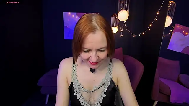 Snapshot of NikaGentle chatting on February 9, 2025, 8:32 am NikaGentle online show from February 9, 2025, 8:32 am