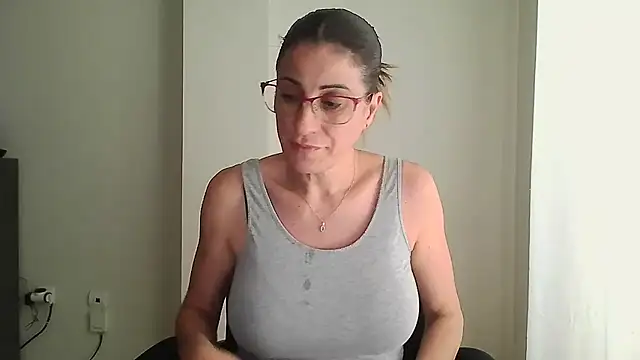 Sanada hot online show from November 3, 2025, 10:19 am