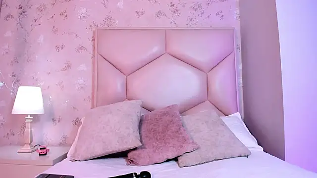 ambar sullivan online show from December 17, 2025, 11:26 am