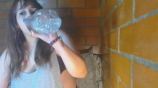 jenniferS  online show from March 9, 2025, 7:23 am