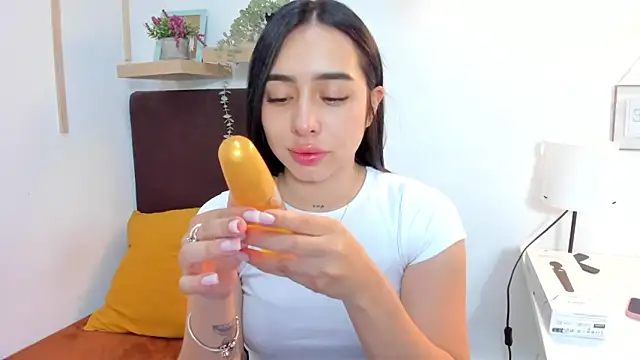 Snapshot of isabella_jade chatting on March 15, 2025, 1:07 pm isabella jade online show from March 15, 2025, 1:07 pm