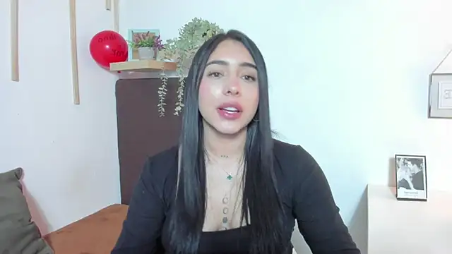 Snapshot of isabella_jade chatting on February 21, 2025, 7:32 pm isabella jade online show from February 21, 2025, 7:32 pm