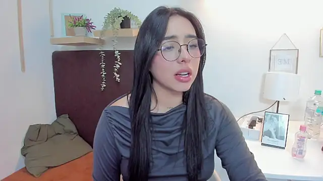 Snapshot of isabella_jade chatting on February 24, 2025, 9:41 pm isabella jade online show from February 24, 2025, 9:41 pm