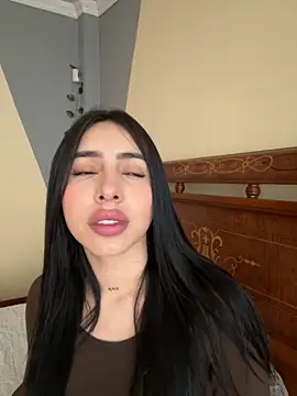 isabella jade online show from October 17, 2025, 1:24 pm