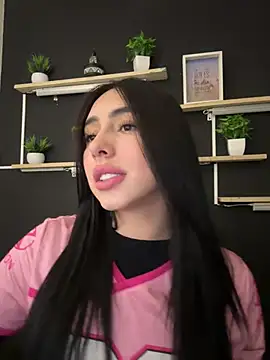 isabella jade online show from February 23, 2026, 10:43 pm